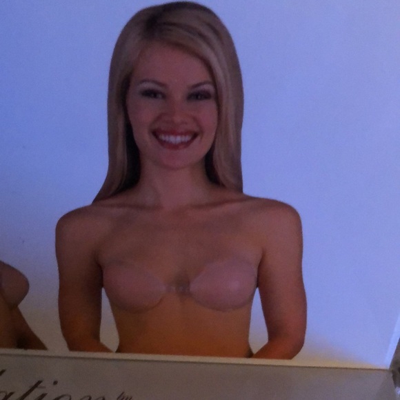 Nubra self adhesive silicone cups. New in box never worn. - Picture 4 of 6